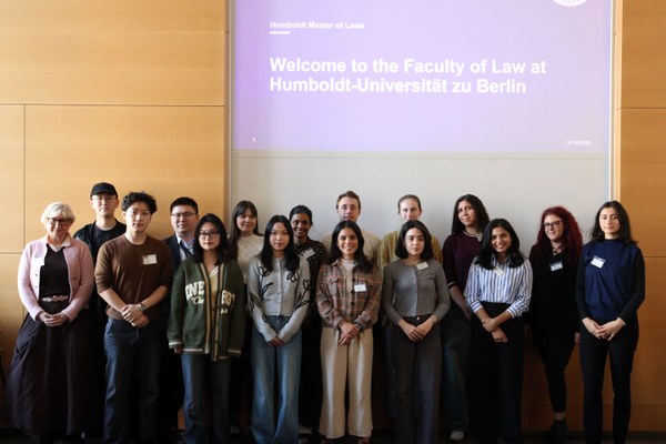 Gruppenfoto HU LLM_Studierende&Administratives Team.jpg